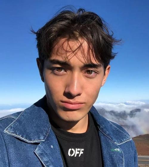 新奥今晚买什么和男网红直播家暴妻子与男网红直播家暴妻子视频