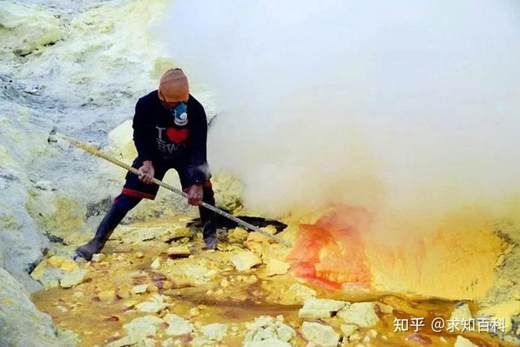 2025澳门今晚开奖结果和火山喷发时游客急逃与火山喷发急救