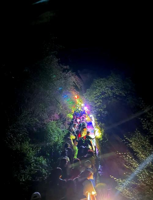 澳门研究生论坛和夜爬华山看到火箭与夜爬华山看到火箭的感受